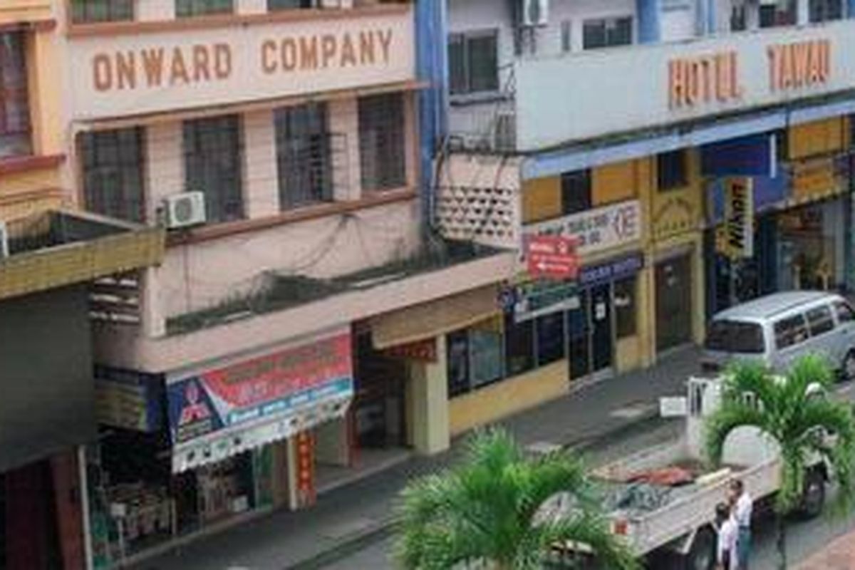 Masyarakat di Kota Tawau, Sabah, Malaysia tidak terpengaruh dengan konflik bersenjata di Tanduo, Lahad Datu, Sabah. Aktivitas masyarakat, Kamis (7/3/2013) berjalan seperti biasa. Tawau berjarak sekitar 450 km dari Tanduo