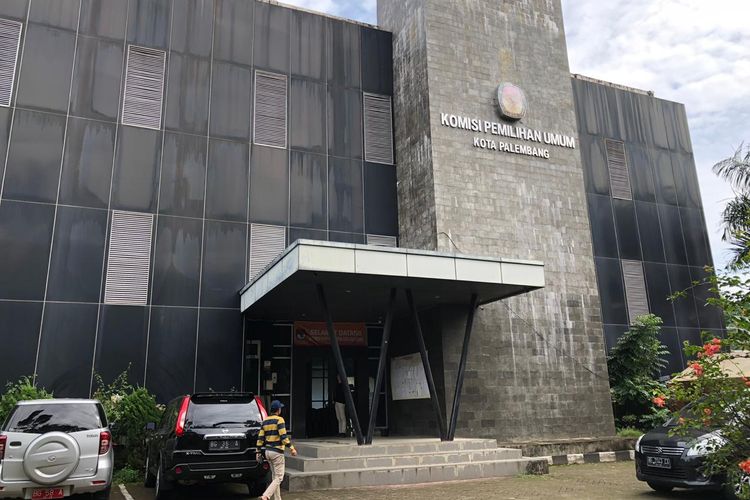 Suasana kantor Komisi Pemilihan Umum (KPU) kota Palembang, Minggu (16/6/2019).