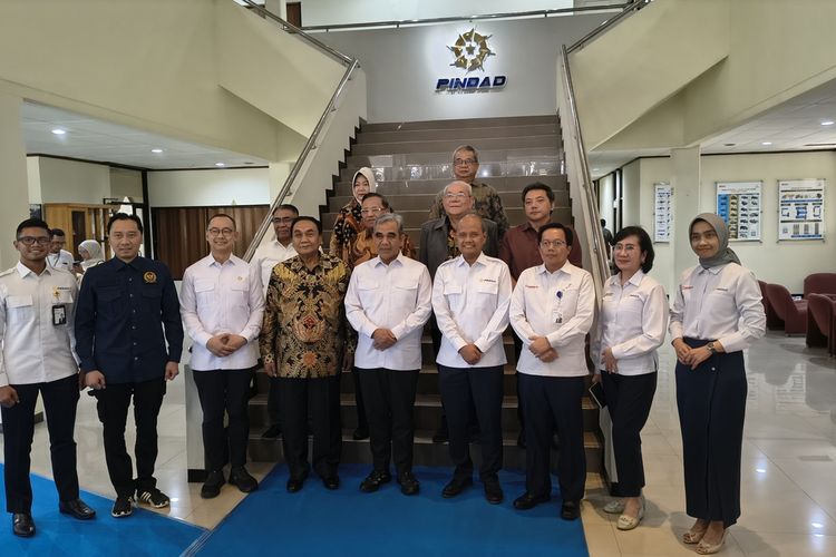 MPR RI Minta Pindad Genjot Suplai Persenjataan Dalam Negeri untuk Kurangi Impor
