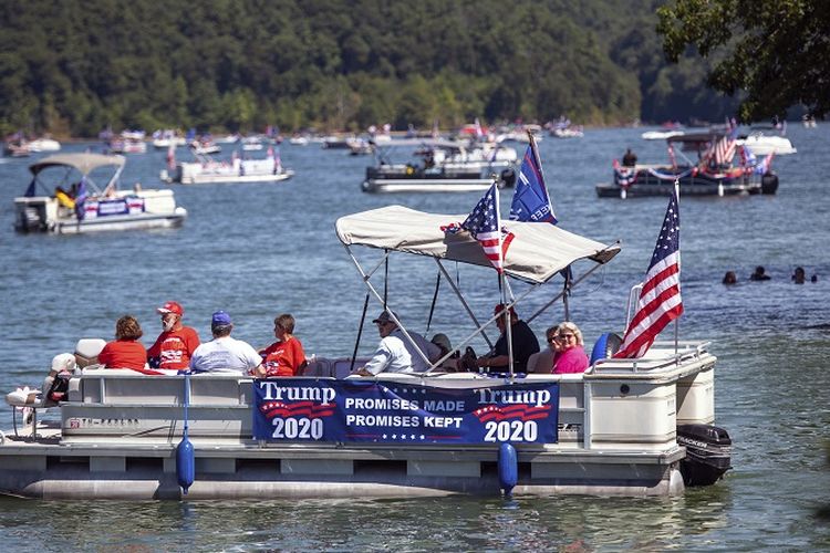 Perahu, jet ski, dan semua jenis perahu didekorasi untuk parade kapal mendukung Donald Trump pada Sabtu (5/9/2020) di Bristol, Tennessee, Amerika Serikat (AS).