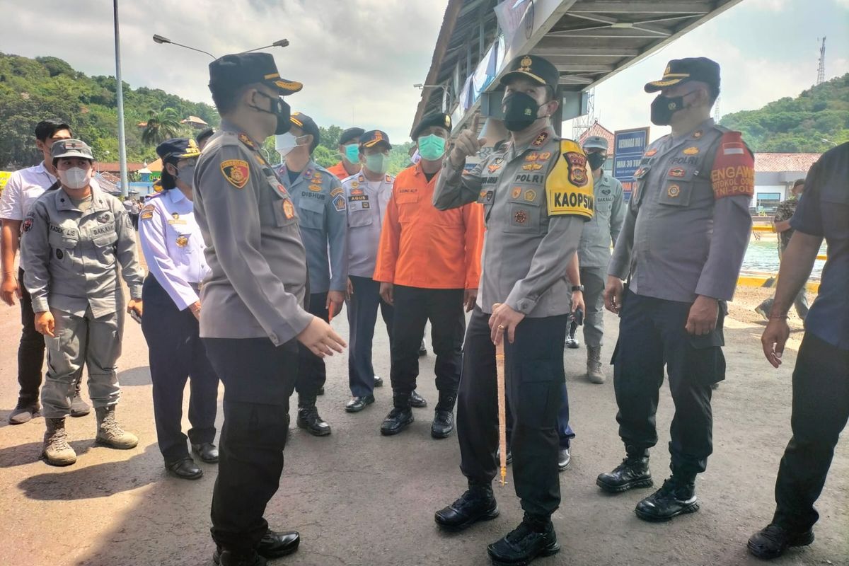 Kapolda Bali Irjen Putu Jayan Danu Putra saat meninjau persiapan arus mudik lebaran di Pelabuhan Padang Bai, Karangasem pada Selasa (26/4/2022)./Dok.Istimewa
