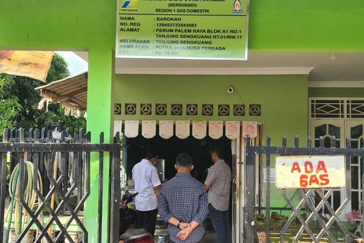 Pembelian gas elpiji 3 kg atau elpiji melon wajib menggunakan KTP di Kecamatan Batu Ampar, Batam, Kepulaun Riau (Kepri) sejauh ini berjalan lancar.