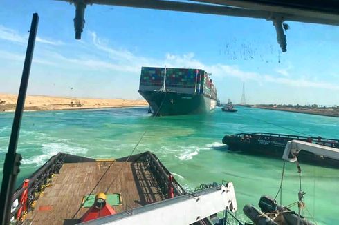 Video Ever Given Berlayar Kembali di Terusan Suez, Dirayakan dengan Klakson