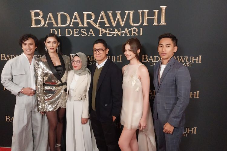 Produser, sutradara, penulis dan aktor Dancing Village: The Curse Begins dalam gala premiere di Los Angeles, California, Amerika Serikat.