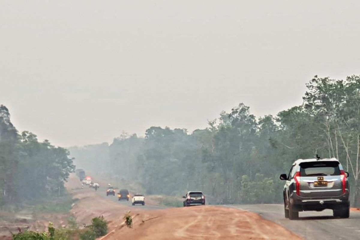 Kondisi jalan di perbatasan Indonesia-Papua Nugini.