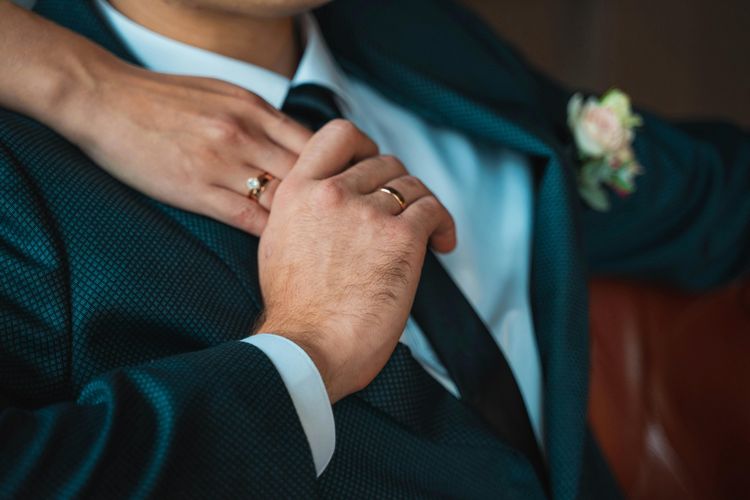 4 Rekomendasi Bahan Jas Pengantin Pria, Nyaman dan Stylish