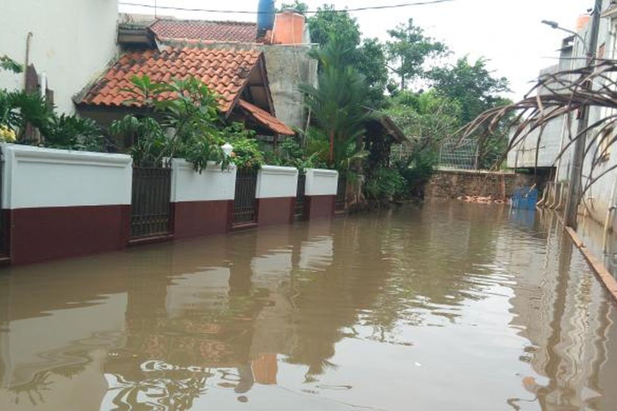 Cluster Mini Country yang terletak di Komplek Perdatam RT 10 RW 05 Ulujami, Pesanggrahan, Jakarta Selatan, terendam banjir Senin siang (25/7/2016) 