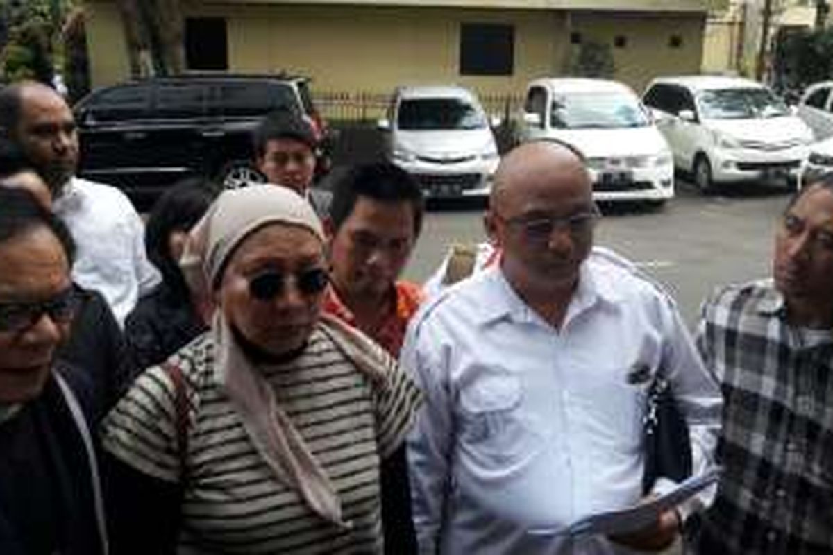 Ratna Sarumpaet mengajukan permohonan surat perintah penghentian penyidikan (SP3) atas kasus yang menjerat dirinya ke Polda Metro Jaya, Kamis (5/1/2017).