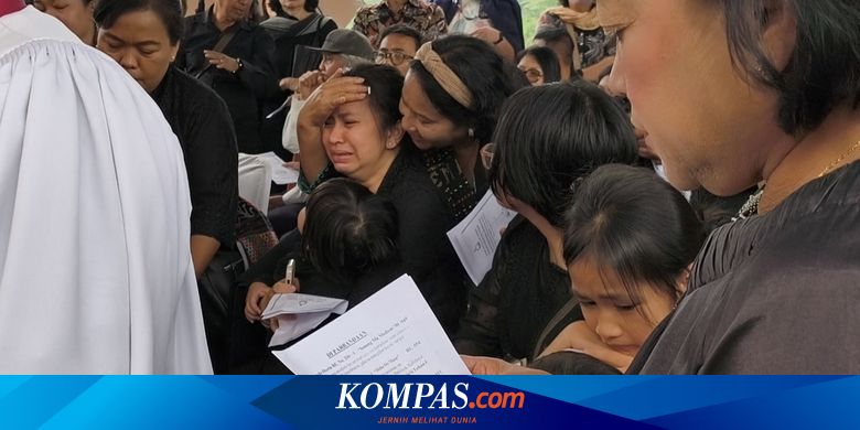 Tangis Haru Iringi Pemakaman Staf KBRI Zetro Leonardo Purba