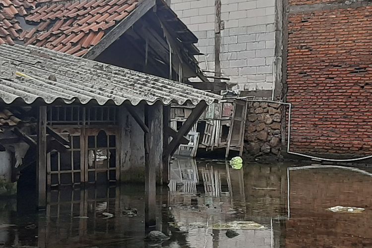 Kampung Tambaklorok, Kota Semarang diterjang banjir rob.
