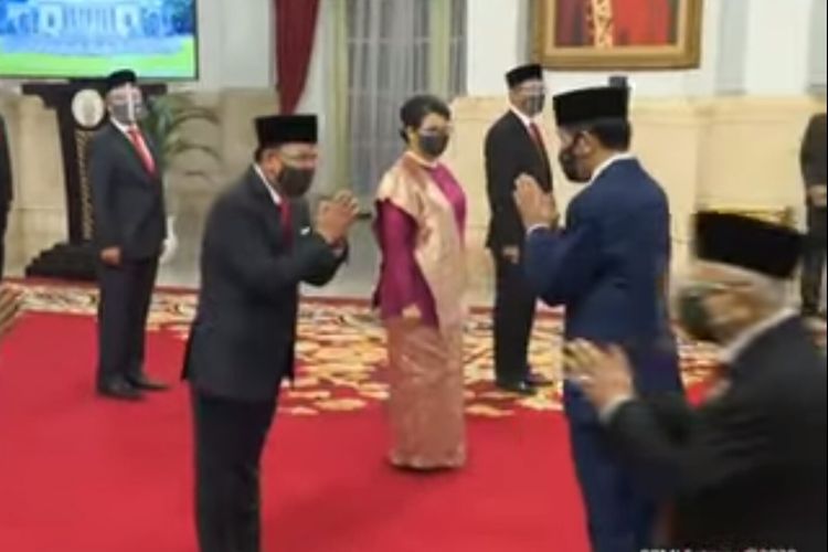 Presiden Joko Widodo melantik 12 Dubes di Istana Negara