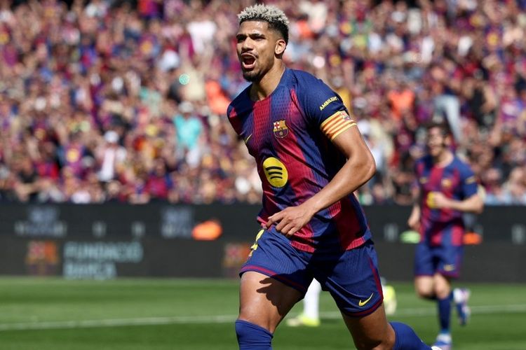 Nyaman di Liverpool, Ronald Araujo Enggan Bicarakan Opsi Transfer Permanen