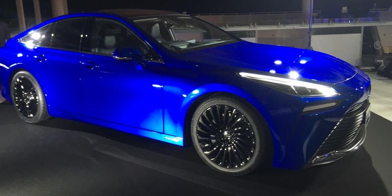 Ramai Kampanye Mobil Listrik Toyota Perkenalkan Sedan Fuel Cell Gen2