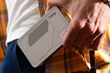 Perangkat AI Seukuran Powerbank Ini Punya Kecerdasan Setara Doktor