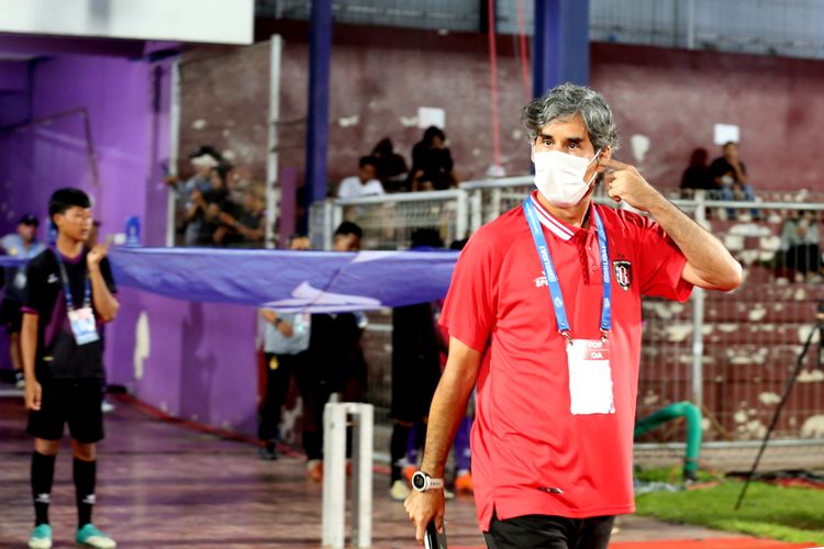 Pelatih Bali United Stefano Cugurra sebelum laga pekan ke-24 Liga 1 2023-2024 melawan Persik Kediri yang berakhir dengan skor 1-0 di Stadion Brawijaya Kediri, Jawa Timur (5/2/2023) malam.