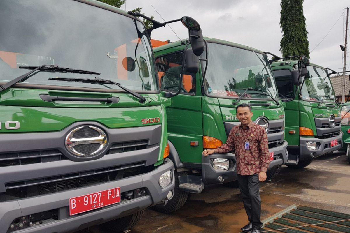 Truk sampah compactor yang baru saja dibeli oleh Pemerintah Provinsi DKI Jakarta