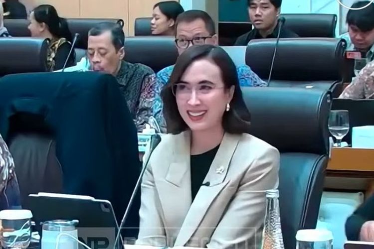 Menteri Pariwisata Widiyanti Putri Wardhana saat menghadiri rapat kerja Komisi VII di gedung DPR, Jakarta, Rabu (21/1/2026).