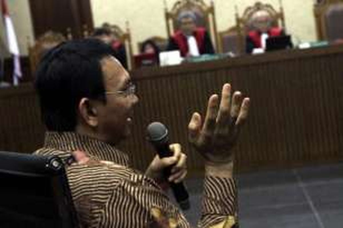 Gubernur DKI Jakarta Basuki Tjahaja Purnama (Ahok) bersaksi di persidangan korupsi pengadaan uninterruptible power supply (UPS) pada APBD Perubahan 2014, di Pengadilan Tipikor, Jakarta Pusat, Kamis (4/2/2016).