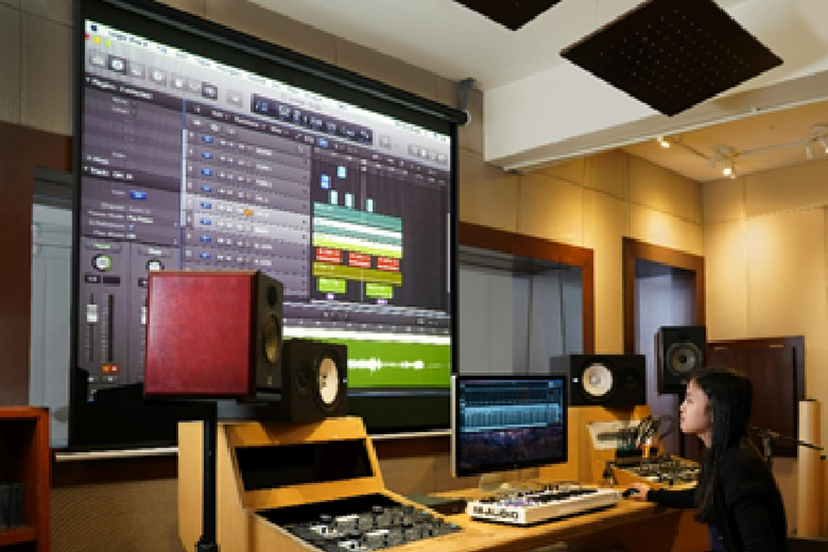 Fakultas Musik atau Conservatory of Music menyediakan fasilitas Concert Hall, Laboratorium Sound Design, Practice Room untuk setiap alat musik, dan Vocal Practice Room. 
