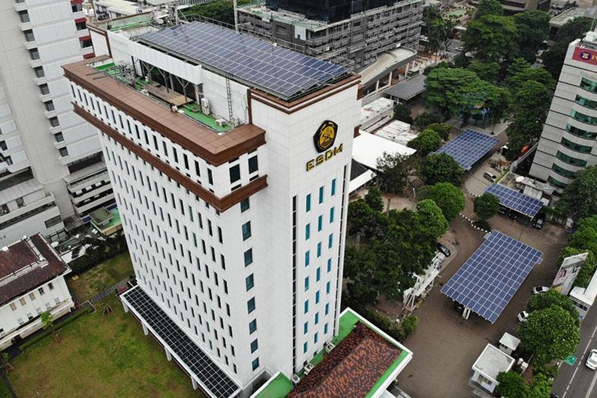 Gedung Kementerian Energi dan Sumber Daya Mineral (ESDM) meraih penghargaan ASEAN Energy Awards 2020. 