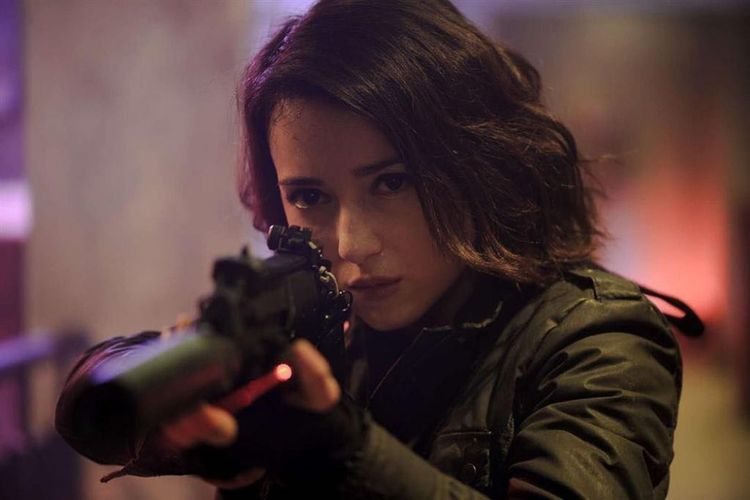 Julie Estelle dalam salah satu cuplikan adegan film The Night Comes for Us.