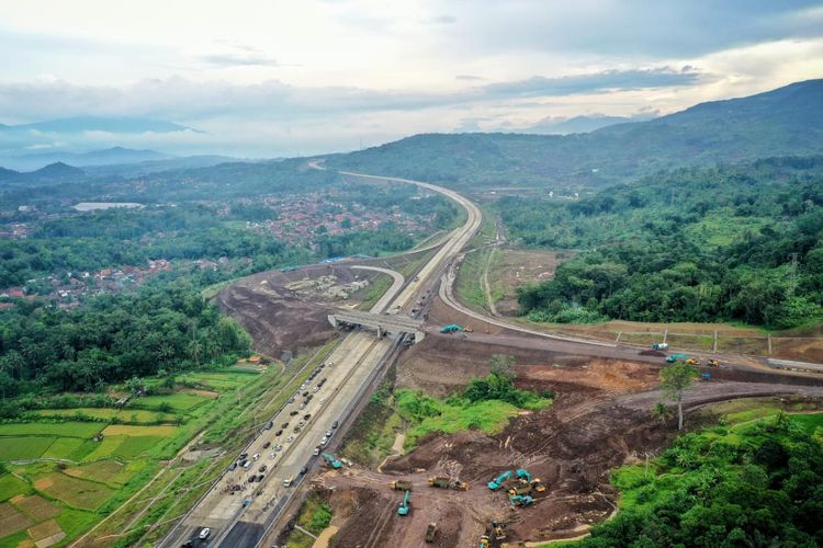 Proyek Tol Cileunyi-Sumedang-Dawuan (Cisumdawu) yang menjadi infrastruktur penting dalam pembangunan wilayah Rebana.