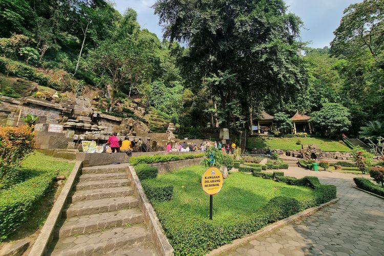 Kawasan Petirtaan Jolotundo di Mojokerto, Jawa Timur.