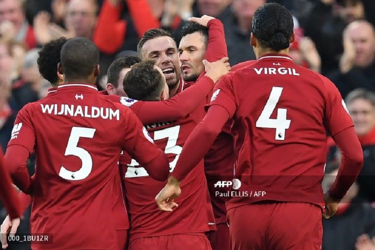 Dejan Lovren merayakan gol bersama Jordan Henderson dan beberapa pemain lain dalam laga Liverpool vs Newcastle United pada pertandingan pekan ke-19 Premier League Liga Inggris, 26 Desember 2018. 