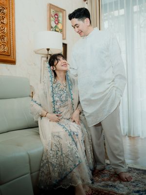 Intip 7 detail gaya anggun Adinda Thomas saat tasyakuran 4 bulanan. Tampil manis & bersahaja dengan bordir biru yang penuh inspirasi.