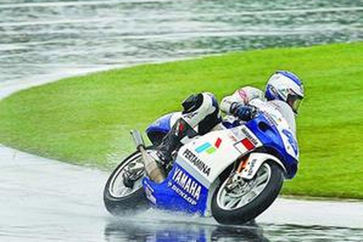 Pembalap Indonesia Doni Tata Pradita finish terakhir di GP Australia kelas 250 cc di Sirkuit Phillip Island, Minggu (5/10).