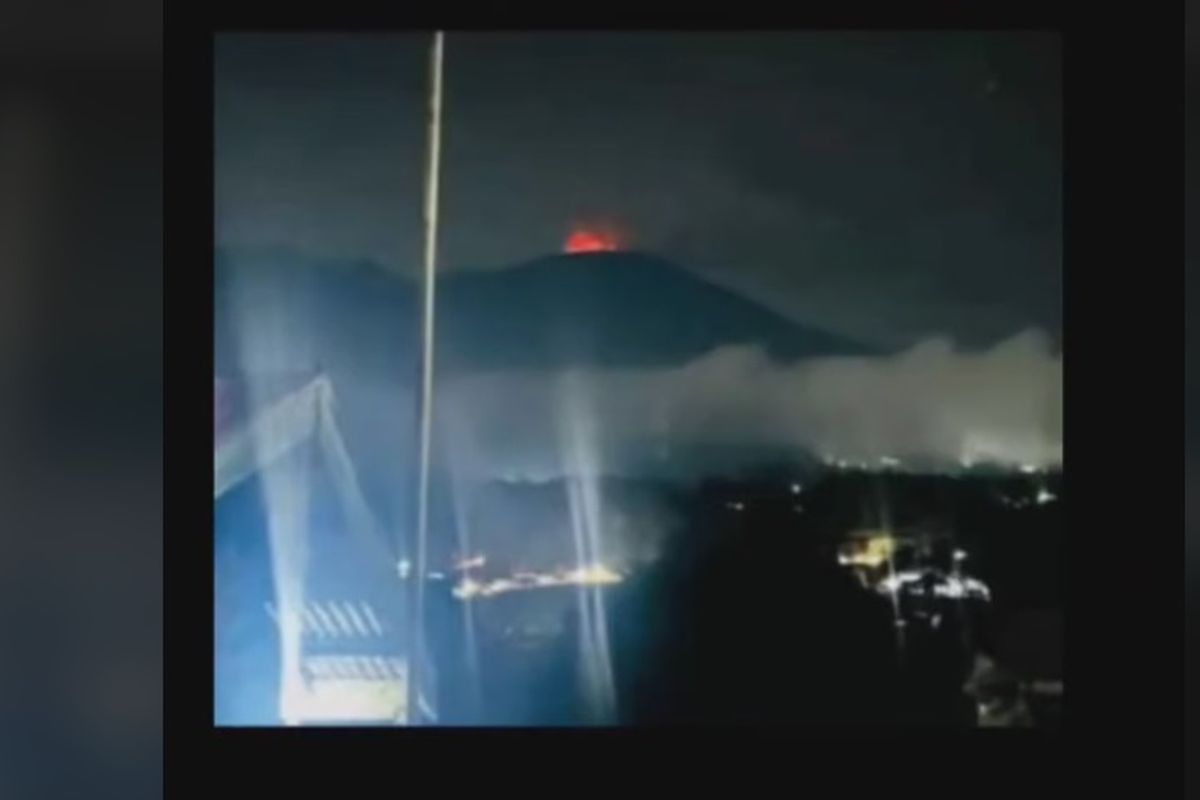 Ramai foto lava pijar gunung Marapi