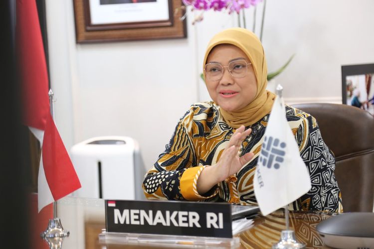 Menteri Ketenagakerjaan (Menaker) Ida Fauziyah saat menjadi narasumber pada acara podcast yang diadakan oleh lembaga pelatihan di industri kreatif Vokraf secara virtual, Kamis (22/7/2021).
