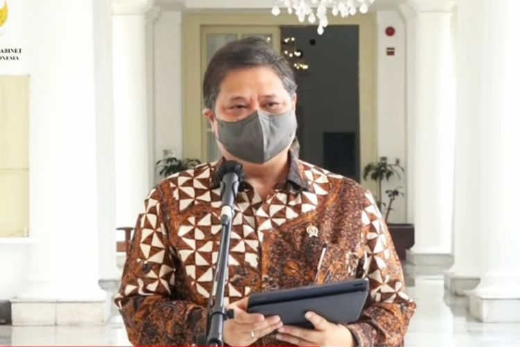 Menko Perekonomian Airlangga Hartarto saat memberikan keterangan pers di Istana Kepresidenan Bogor, Jawa Barat, Selasa (6/9/2022).