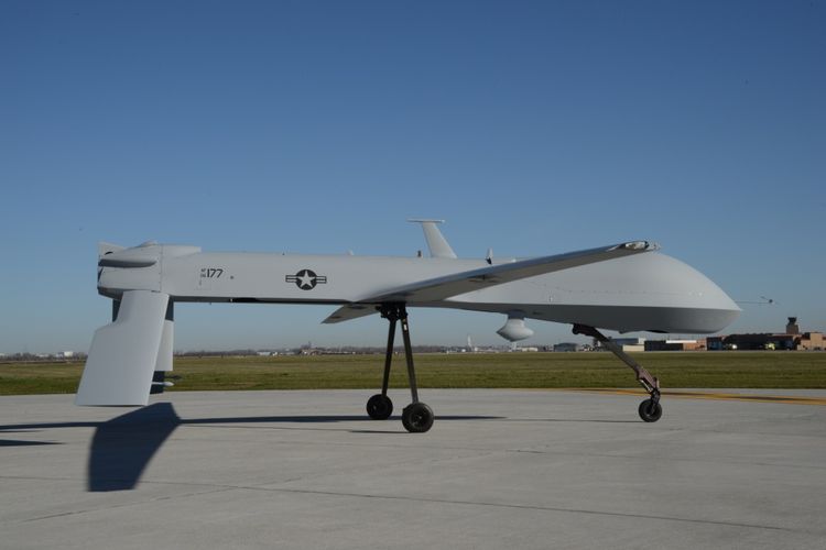 Predator MQ-1, pesawat tanpa awak (UAV) di luar Fasilitas Cat @AirNatlGuard di Sayap Pengisian Bahan Bakar Udara ke-185 di Kota Sioux, Iowa. 