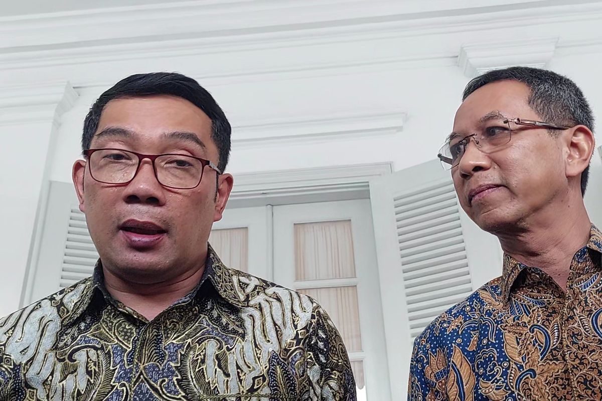 Gubernur Jawa Barat Ridwan Kamil mengunjungi Penjabat Gubernur DKI Jakarta Heru Budi Hartono di Balai Kota Jakarta, pada Selasa (20/12/2022) sore.