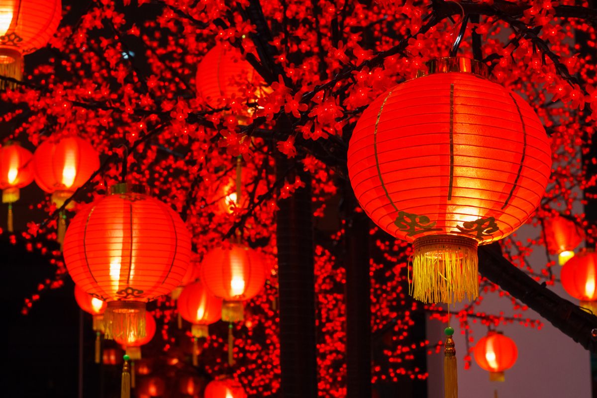 Ilustrasi lampion merah untuk dekorasi Imlek.