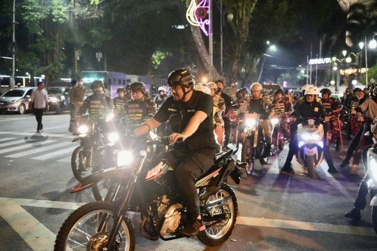 Wali Kota Medan Bobby Nasutio berpatroli naik motor trail bersama unsur Forkopimda Medan Jalanan Kota Medan, Sabtu (3/12/2022). 