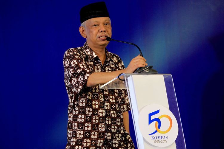 (File photo) Indonesian Muslim scholar and Professor at the Jakarta Syarif Hidayatullah Islamic State University (UIN), Azyumardi Azra, delivers his religious talk in conjunction with the 50th anniversary of Kompas Daily in Bentara Budaya Jakarta on Sunday, June 28, 2015. He passed away at the Serdang Hospital, Selangor, Malaysia, at 12:30 p.m. local time after being hospitalized due to health issues shortly after having landed in Malaysia to attend a conference hosted by the Muslim Youth Movement of Malaysia (ABIM) on Friday, Sept. 16.