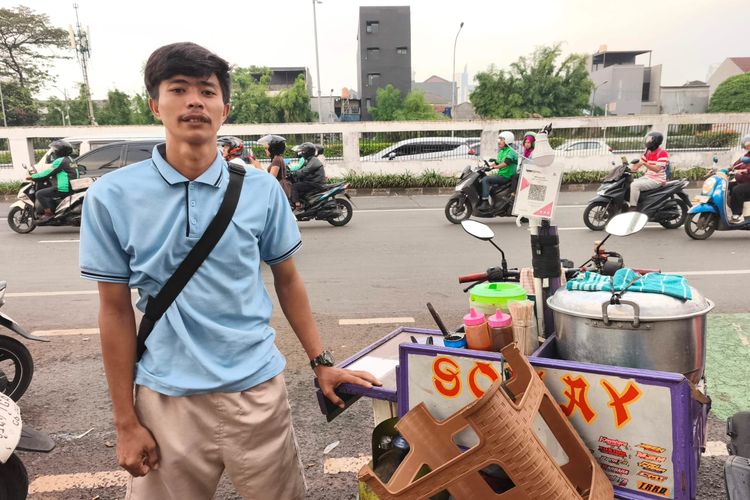 Kenapa Pedagang Selalu Muncul Saat Ada Demo? 