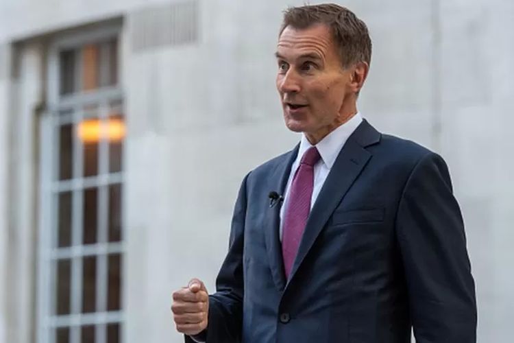 Jeremy Hunt mengenyahkan sebagian besar rencana ekonomi Truss.