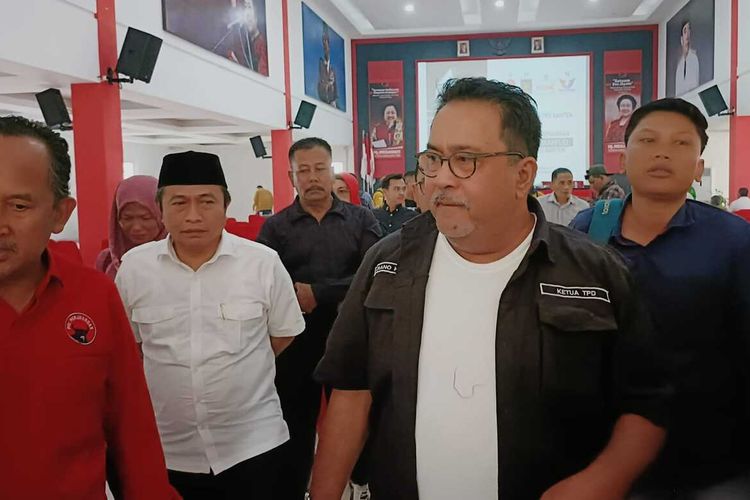 Ketua Tim Pemenangn Daerah Ganjar Pranowo Mahfud MD Provinsi Banten, Rano Karno, saat menghadiri acara konsolidasi relawan di Kota Serang, Selasa (28/11/2023).