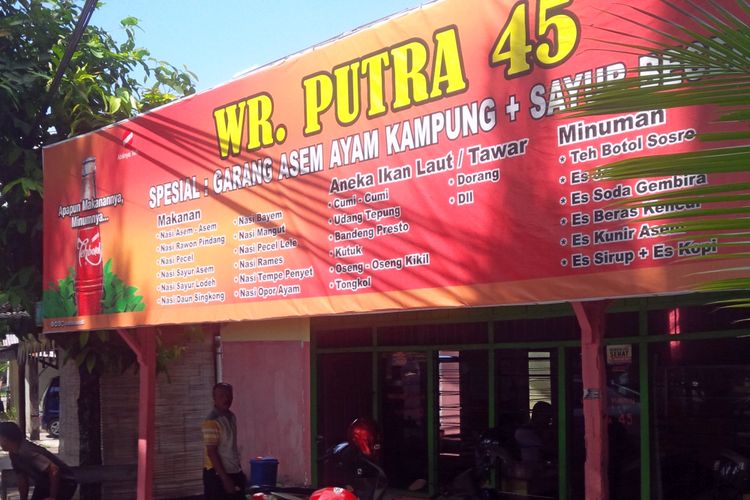 Warung makan Putra 45 di jalan Jenderal Sudirman, Kota Purwodadi, Grobogan merupakan satu diantara pelopor bisnis kuliner yang mengangkat nama sayur becek, Jumat (20/10/2017).