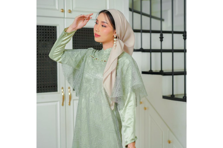 Gamis lace dari merek Miss Nomi yakni seri Ameena Kaftan, model gamis Lebaran