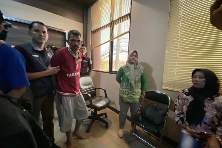 Yusuf (52) warga Aceh yang ditangkap karena membantu pelarian 4 tahanan Polda Lampung, Rabu (19/12/2023)/