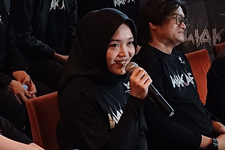 Aktris Putri Delina saat konferensi pers film debutnya, Wakaf di Epicentrum Kuningan, Jakarta Selatan, Rabu (25/10/2023).
