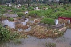 Liang Lahat Terendam Banjir, Pemakaman Eti Terganggu