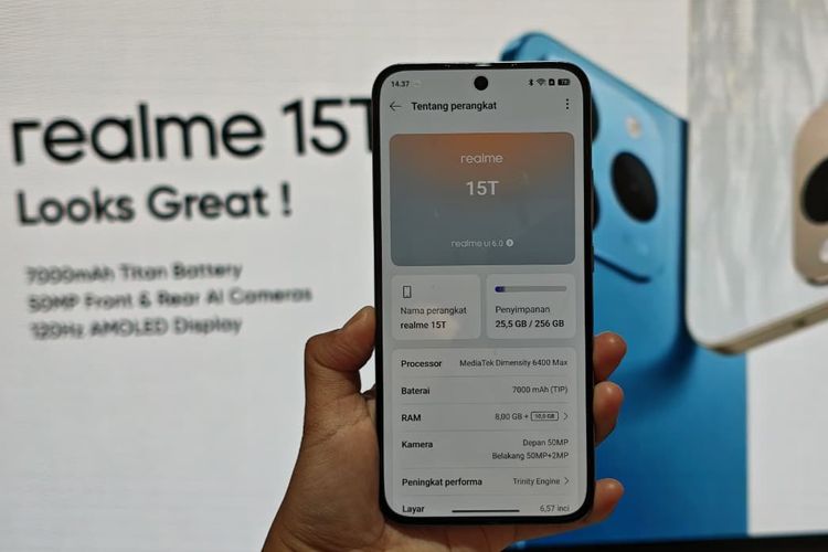 Realme 15T 5G mengusung layar AMOLED berukuran 6,57 inci, resolusi 1.080 x 2.372 piksel, refresh rate 120 Hz, dan tingkat kecerahan puncak mencapai 4.000 nits.