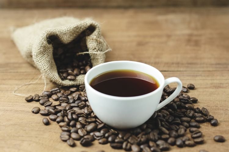 Manfaat minum kopi panas untuk kesehatan.