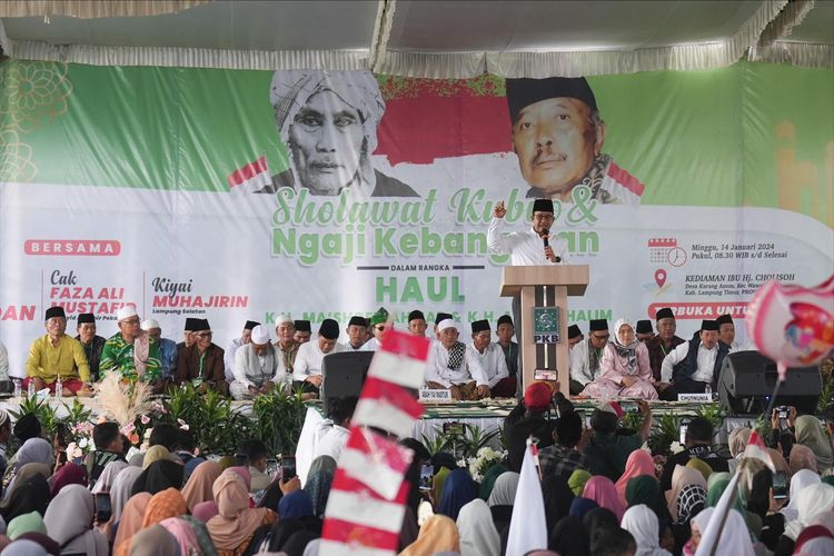 Anies Baswedan saat menghadiri Haul Akbar KH Abdul Chalim dan KH Maksum di Lampung Timur, Minggu (14/1/2024).