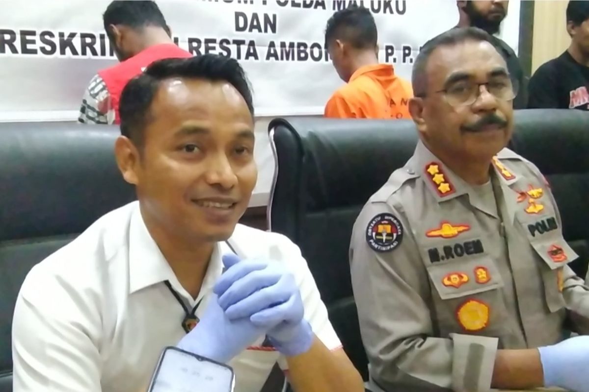 Direktur Reserse Kriminal Umum Polda Maluku Kombes Pol Andri Iskandar saat diwawancarai wartawan di Kantor Polda Maluku, Senin (5/6/2023)